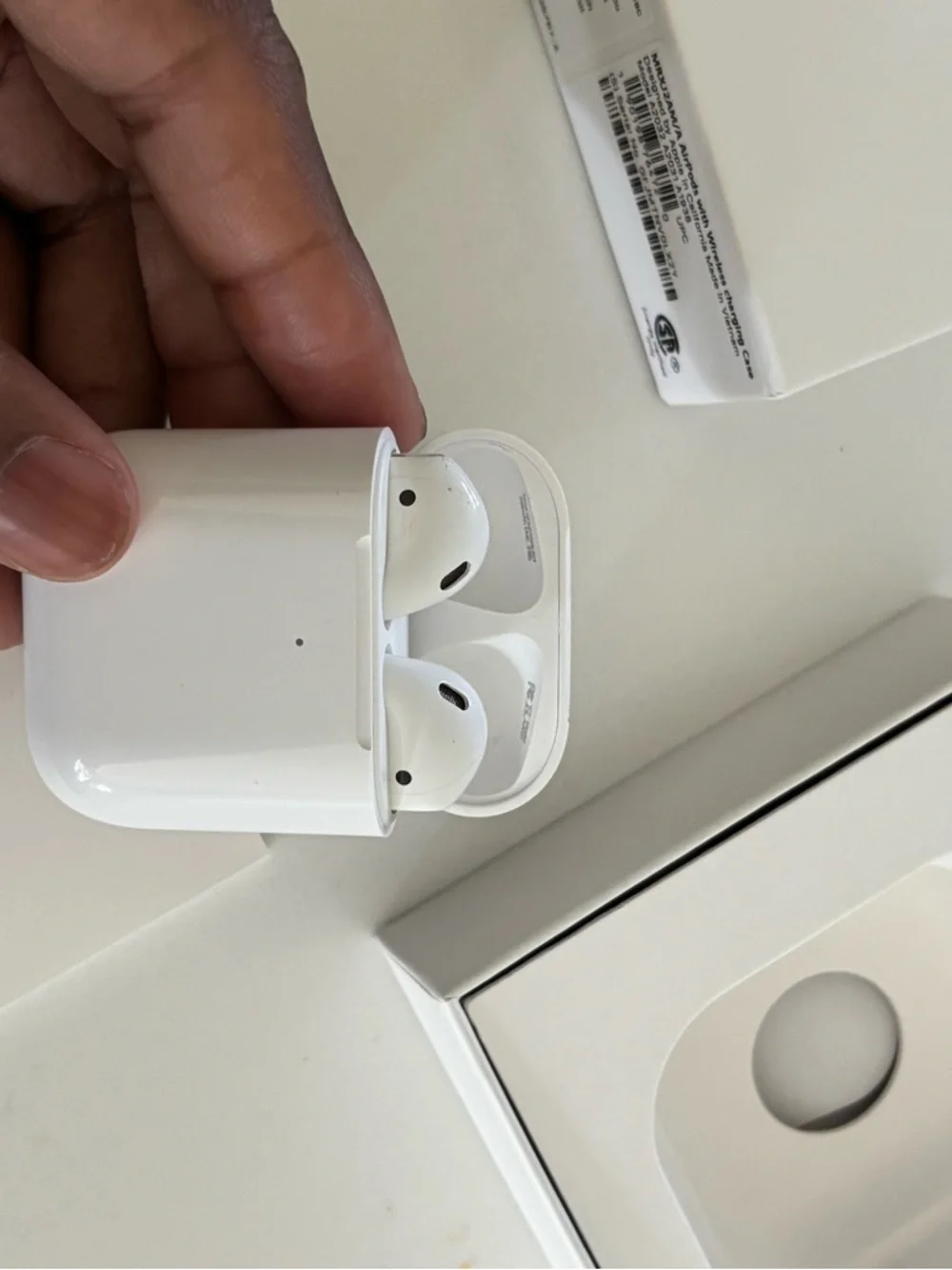 Apple White Wireless Earbuds with Charging Case